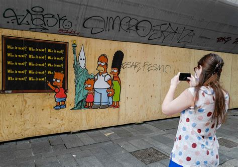 Maternità surrogata, murales di Elly Schlein e Giorgia Meloni。